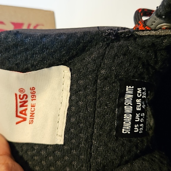 (NWT) MID SNOW MTE VANS BOOTS - Picture 11 of 11